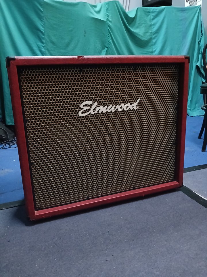 Vendo cabezal Elmwood Modena M60 y pantalla Elmwood 2x12 de segunda mano · Foto 7 de 10 · Madrid · 1700 €
