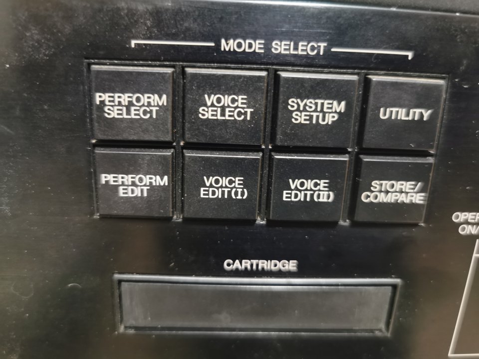 Vendo sintetizador Yamaha TX802 de segunda mano · Foto 3 de 8 · Madrid · 400 €