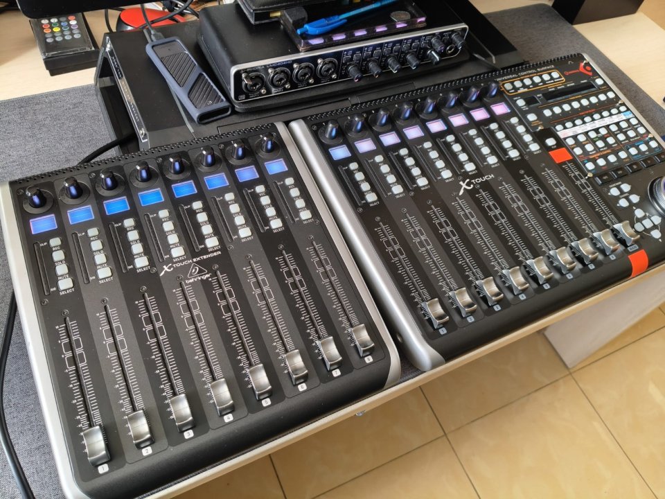 Behringer X-Touch + Extender