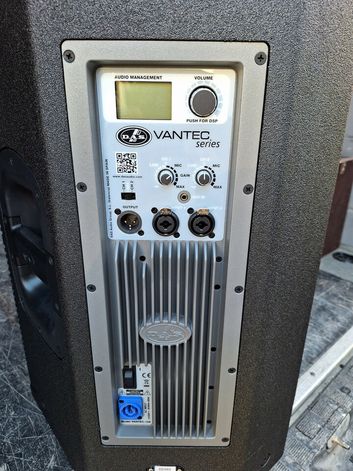 Equipo de PA compuesto por 4 altavoces DAS VANTEC 12 A