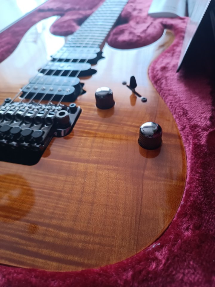 Ibanez J Custom RG8570Z BBE con mod. puente fijo