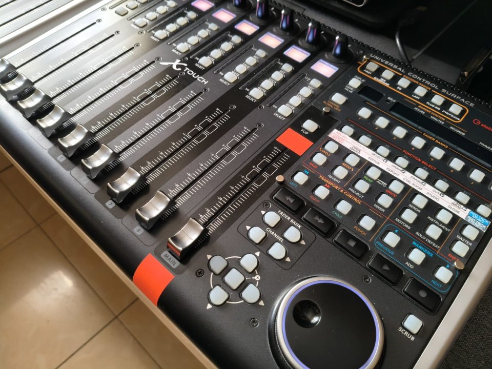Behringer X-Touch + Extender
