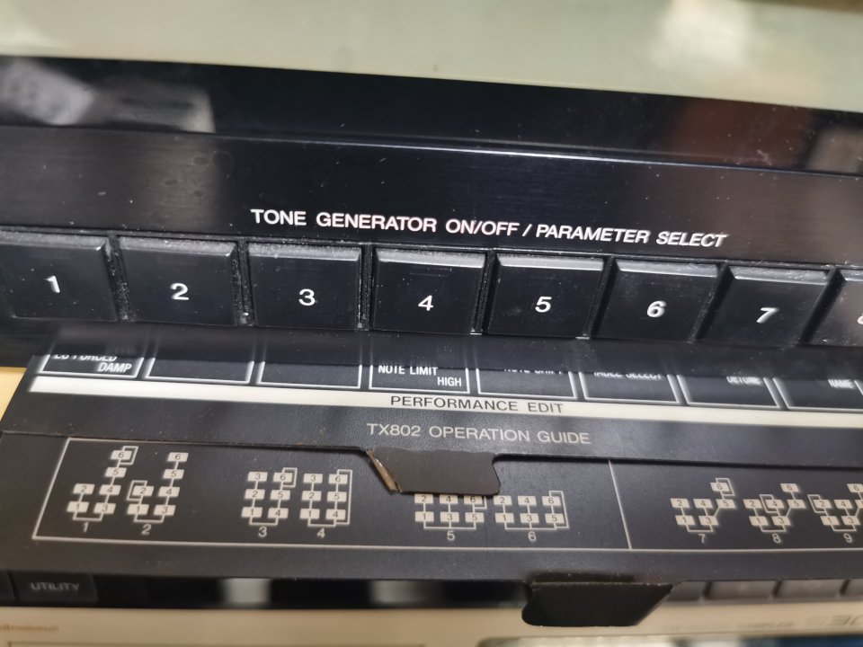 Vendo sintetizador Yamaha TX802 de segunda mano · Foto 6 de 8 · Madrid · 400 €