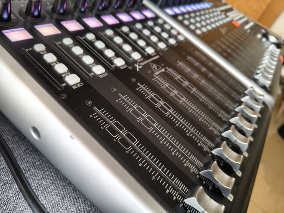 Behringer X-Touch + Extender