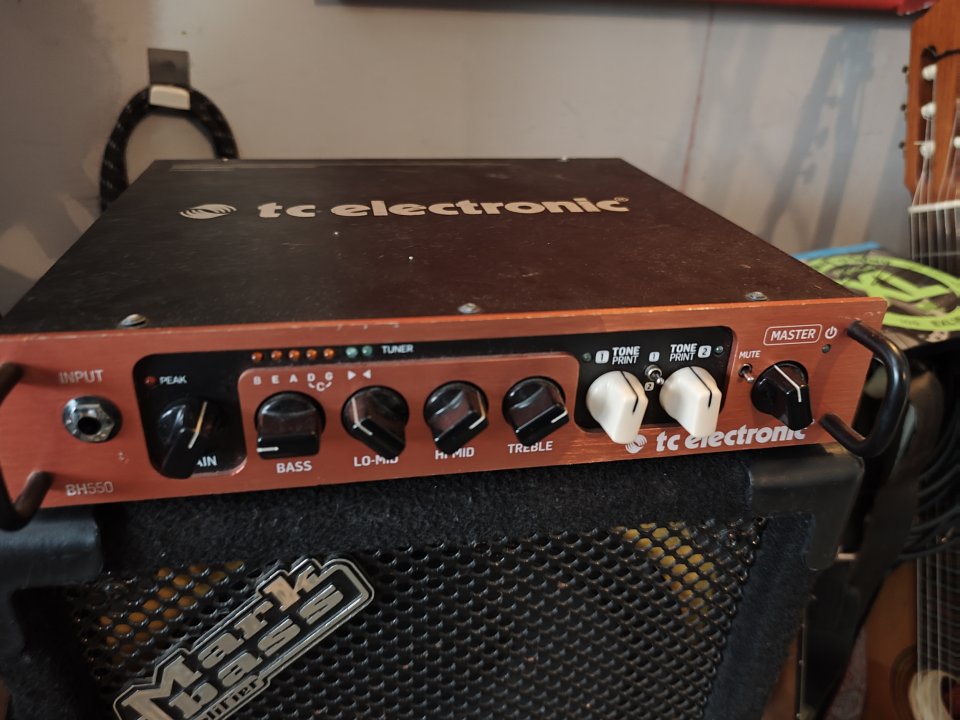Cabezal de bajo TC Electronic BH550 de segunda mano · Foto 2 de 3 · Sevilla · 300 €