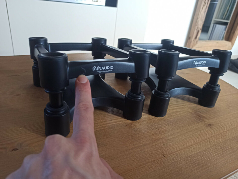Monitores de estudio Dynaudio BM5 Mk3 + stands de mesa + stands de suelo