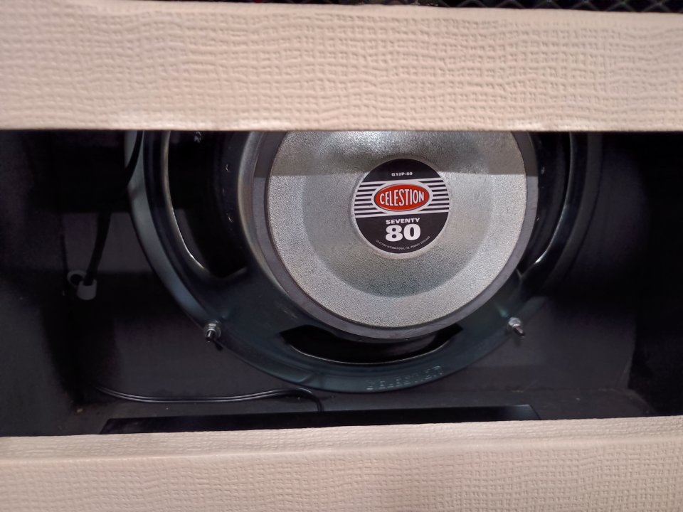 Amplificador Harley Benton 1x12 tube 15