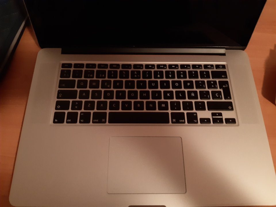 Macbook pro 15 pulgadas 2015 de segunda mano · Foto 2 de 9 · Barcelona · 450 €