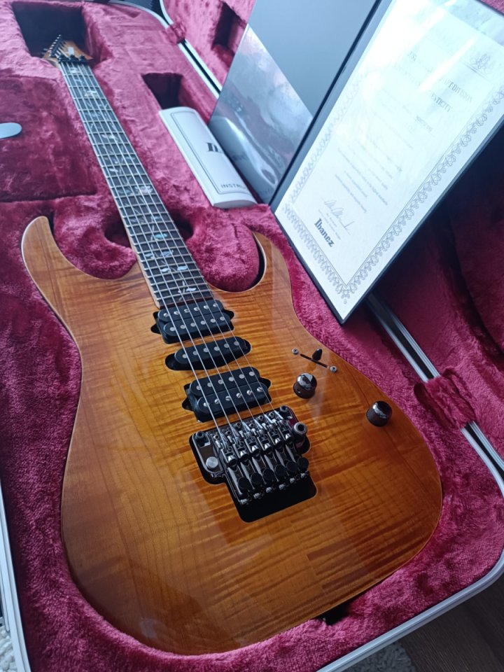 Ibanez J Custom RG8570Z BBE con mod. puente fijo