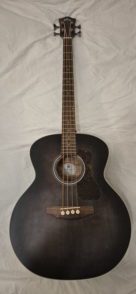 Bajo Acústico Guild + Funda Nuevo