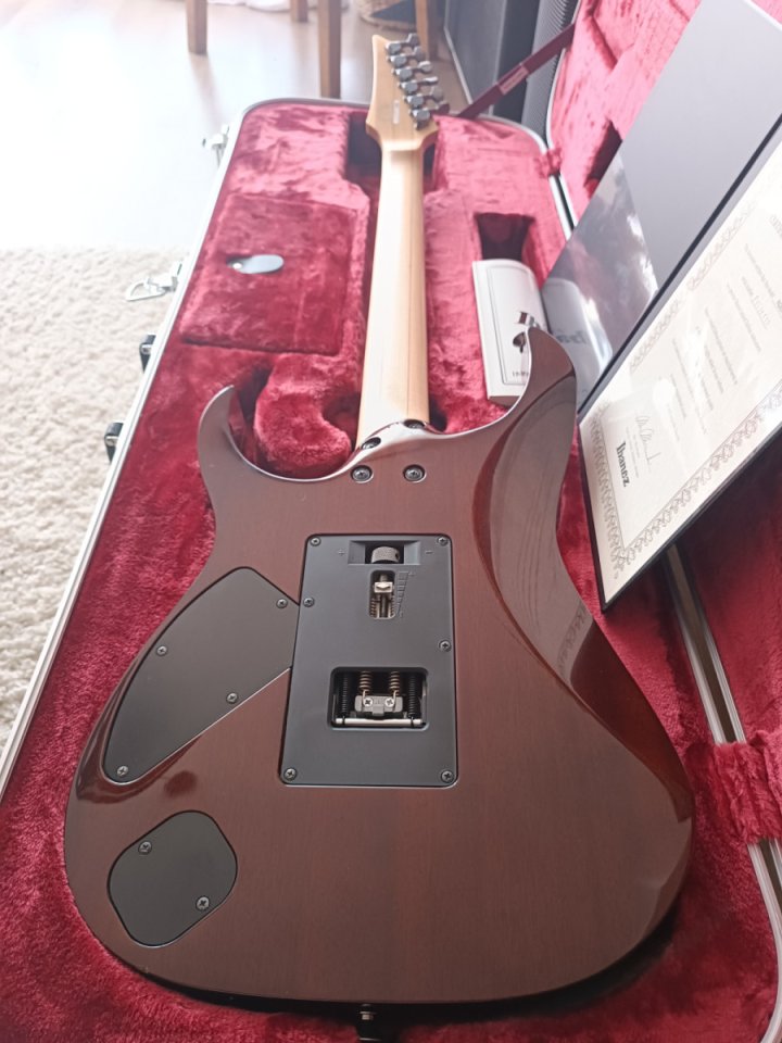 Ibanez J Custom RG8570Z BBE con mod. puente fijo