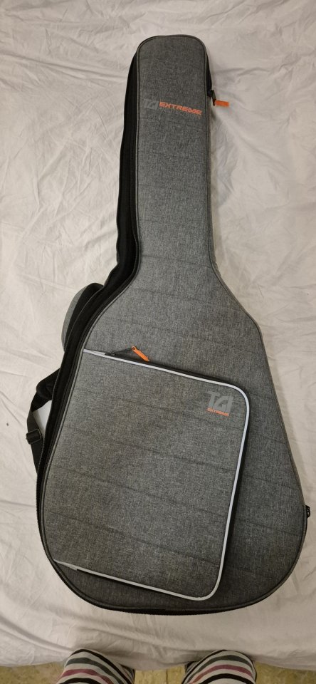 Bajo Acústico Guild + Funda Nuevo