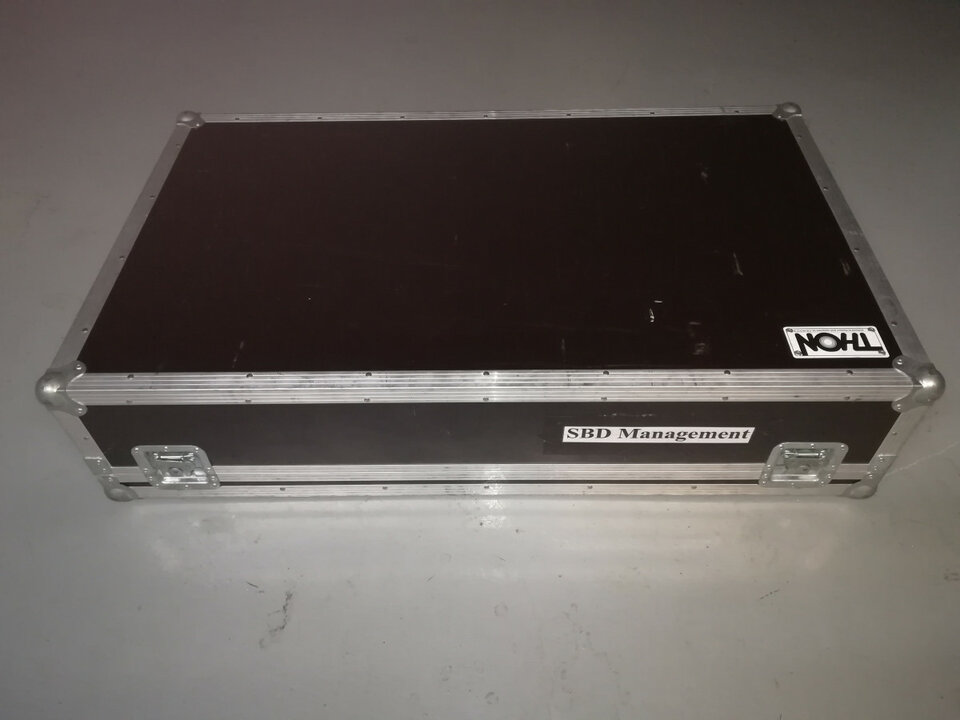 Mesa Soundcraft LX7ii 32ch + 6 aux de segunda mano · Foto 6 de 6 · Barcelona · 700 €