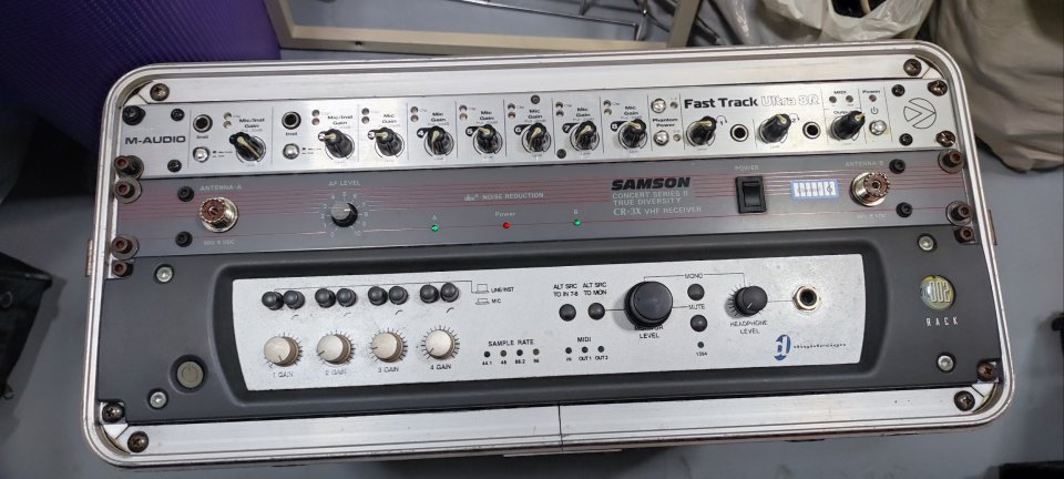 2 aparatos para reparar + fligthcase (PRECIO POR TODO)**añado receptor**