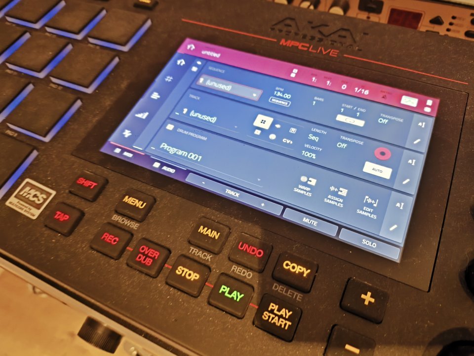 AKAI MPC LIVE