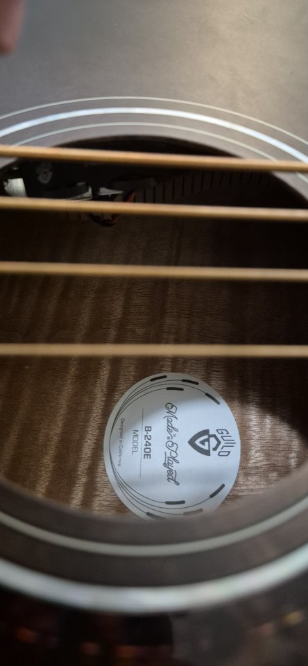 Bajo Acústico Guild + Funda Nuevo