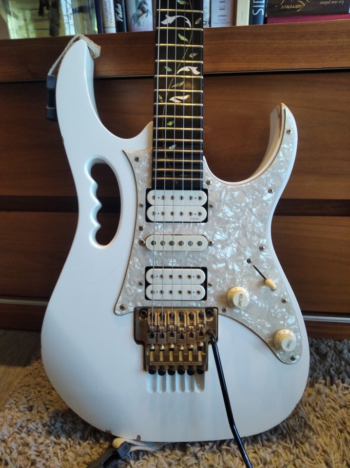 Ibanez JEM 7V WH (Steve Vai Signature) – Año 1999 de segunda mano · Foto 1 de 10 · Zaragoza · 1950 €