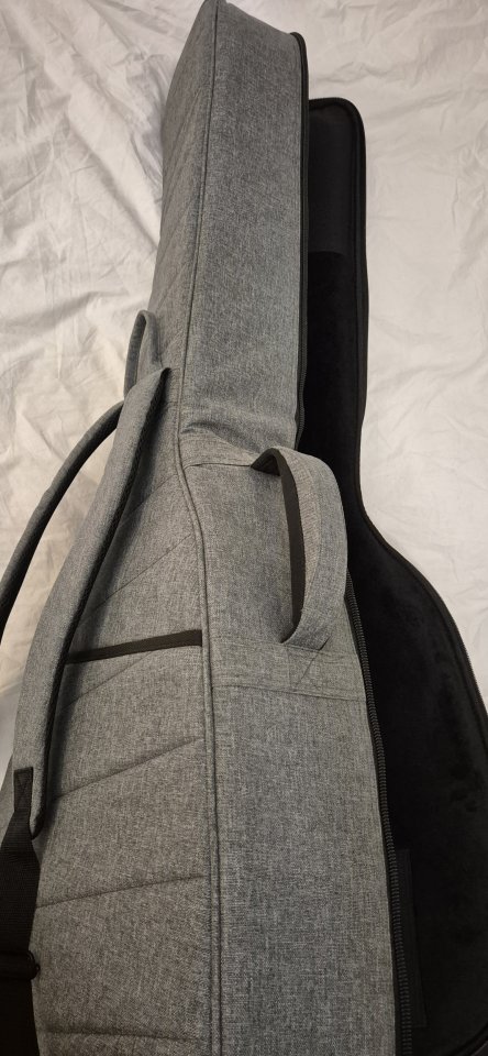 Bajo Acústico Guild + Funda Nuevo