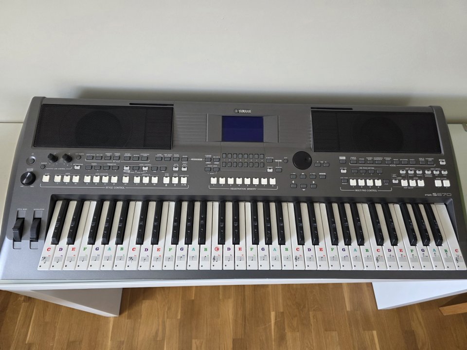 Yamaha PSR S670 de segunda mano · Foto 1 de 8 · La Rioja · 320 €