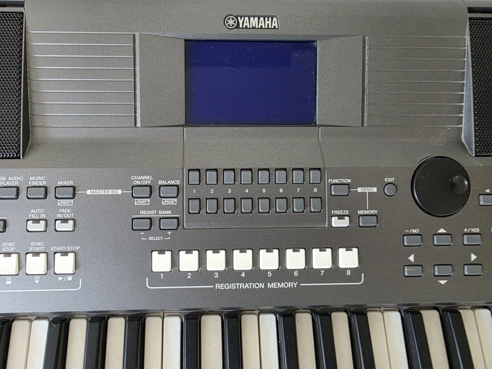 Yamaha PSR S670 de segunda mano · Foto 4 de 8 · La Rioja · 320 €