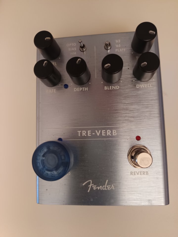Pedal de reverb + tremolo FENDER TRE-VERB de segunda mano · Foto 1 de 10 · Madrid · 180 €