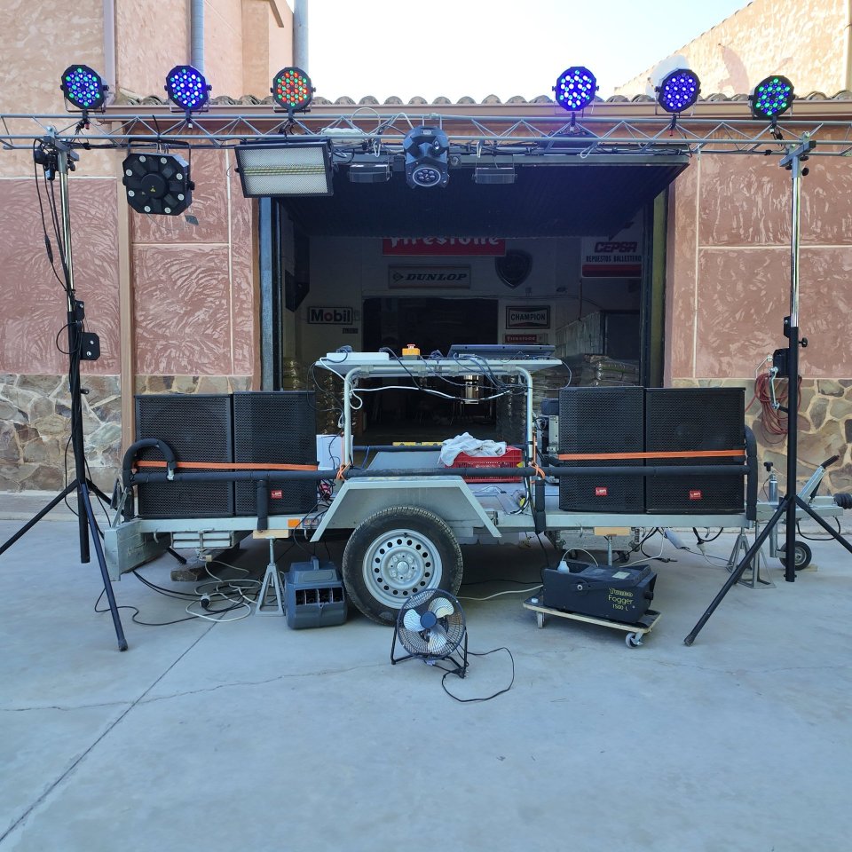 Alquiler de equipos de música con dj de segunda mano · Foto 7 de 9 · Valencia · 1 €