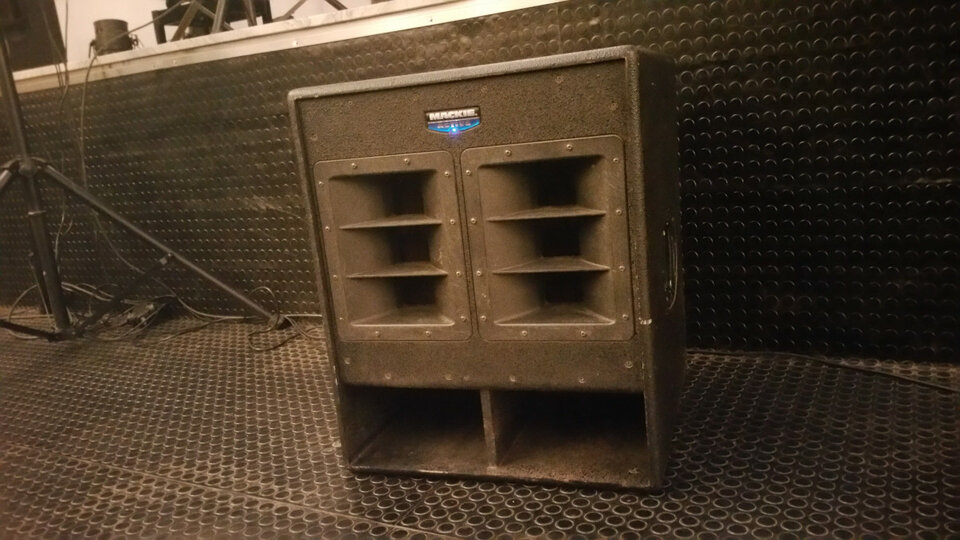 Subs Mackie SWA 1801