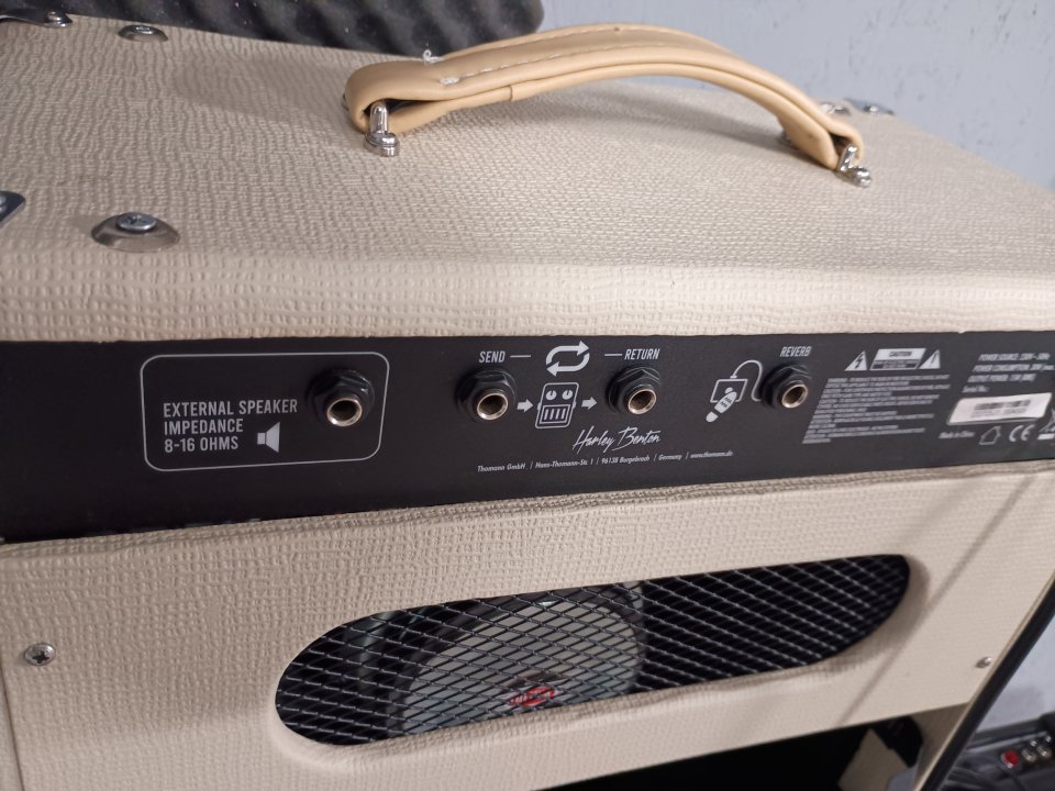 Amplificador Harley Benton 1x12 tube 15