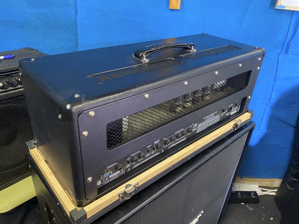 Amplificador Blackstar HT100 MK1 + pantalla 4x12