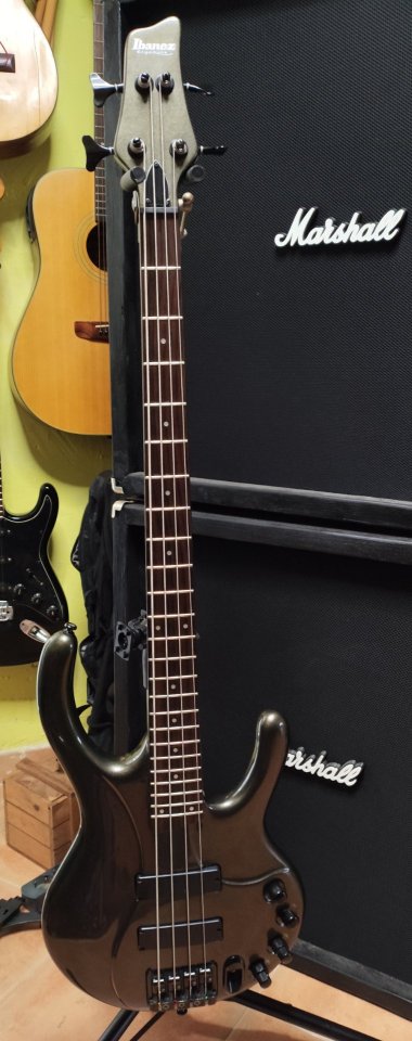Bajo Ibanez Ergodyne EDC 700