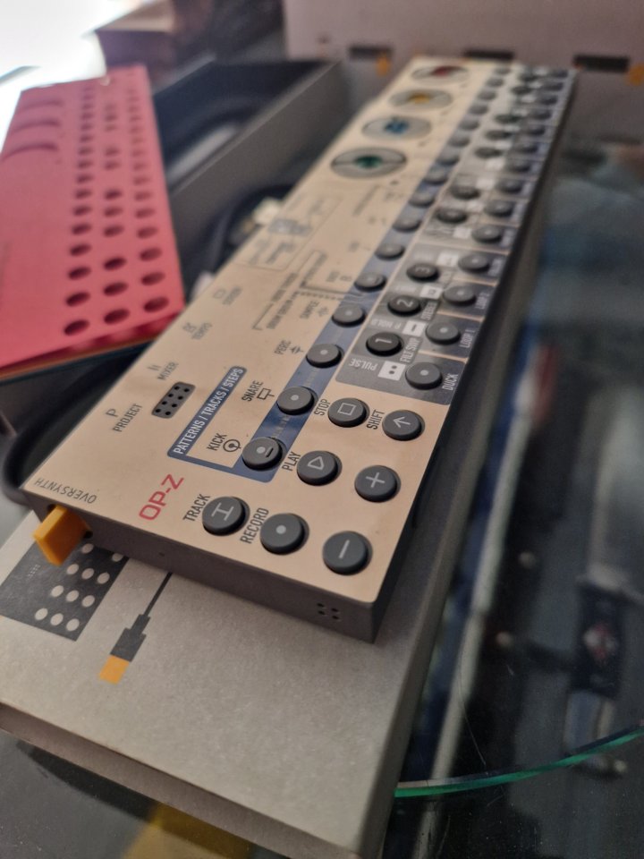 Vendo OP-Z como nuevo de segunda mano · Foto 1 de 6 · Granada · 250 €