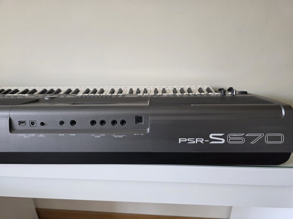 Yamaha PSR S670 de segunda mano · Foto 5 de 8 · La Rioja · 320 €