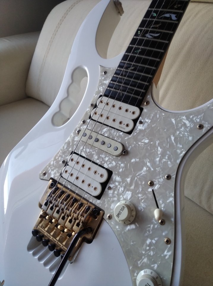 Ibanez JEM 7V WH (Steve Vai Signature) – Año 1999 de segunda mano · Foto 7 de 10 · Zaragoza · 1950 €