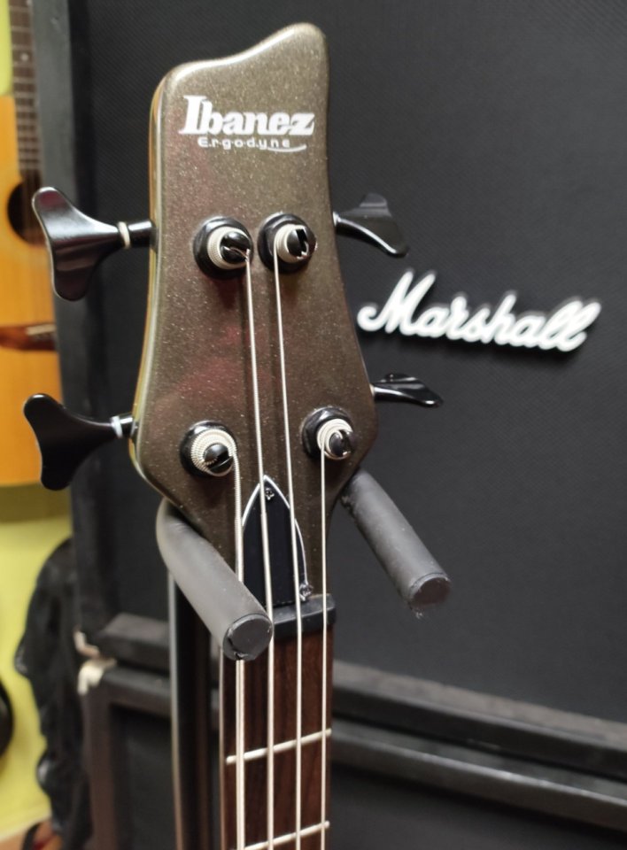 Bajo Ibanez Ergodyne EDC 700