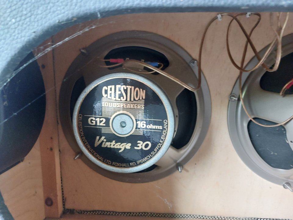 Altavoces Celestion V30 16ohm(Un par) de segunda mano · Foto 2 de 2 · A Coruña · 120 €