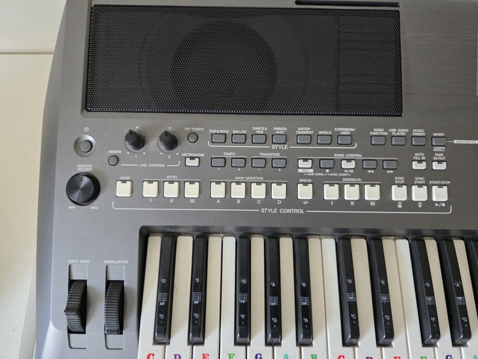 Yamaha PSR S670 de segunda mano · Foto 6 de 8 · La Rioja · 320 €