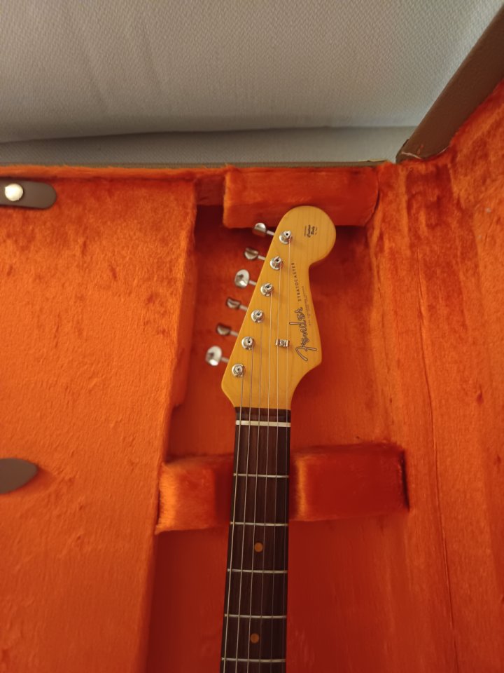Fender Stratocaster American Vintage II OW de segunda mano · Foto 3 de 10 · Málaga · 1800 €