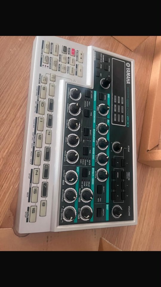 Yamaha DX 200 (Impecable) de segunda mano · Foto 1 de 5 · Málaga · 500 €
