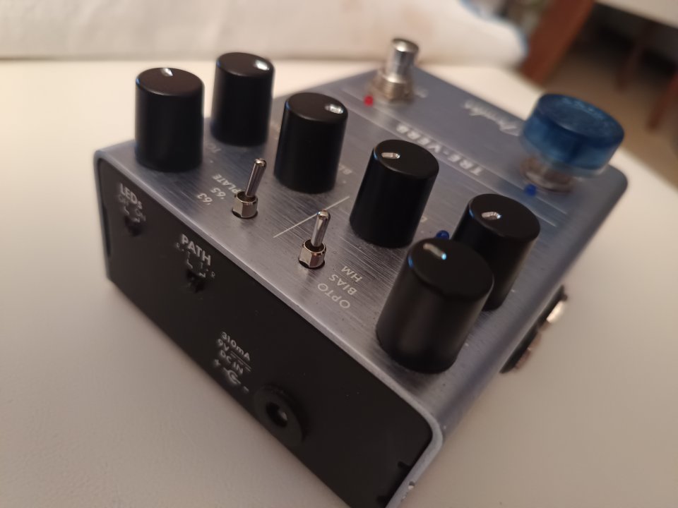 Pedal de reverb + tremolo FENDER TRE-VERB de segunda mano · Foto 3 de 10 · Madrid · 180 €