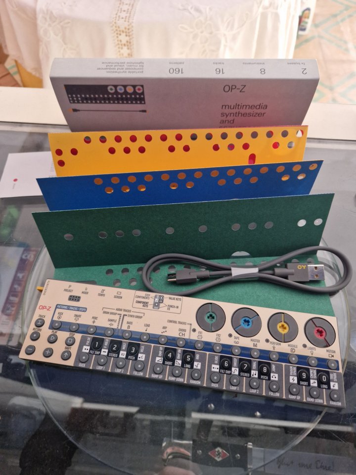 Vendo OP-Z como nuevo de segunda mano · Foto 3 de 6 · Granada · 250 €