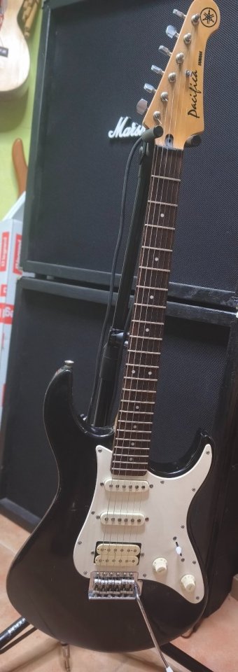 Yamaha Pacífica Pac012 de segunda mano · Foto 2 de 9 · Alicante · 120 €