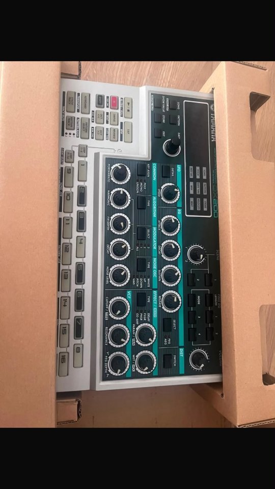 Yamaha DX 200 (Impecable) de segunda mano · Foto 2 de 5 · Málaga · 500 €