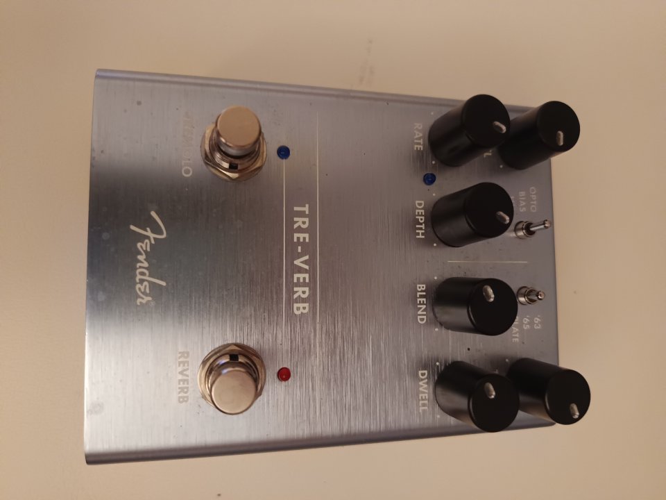 Pedal de reverb + tremolo FENDER TRE-VERB de segunda mano · Foto 4 de 10 · Madrid · 180 €