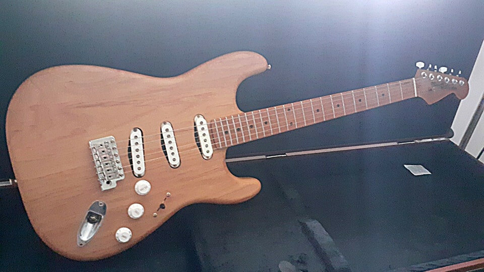 NUEVAS! Mojo Guitars Serie Custom ahora con cuerpos y mastiles Bezier Custom Shop