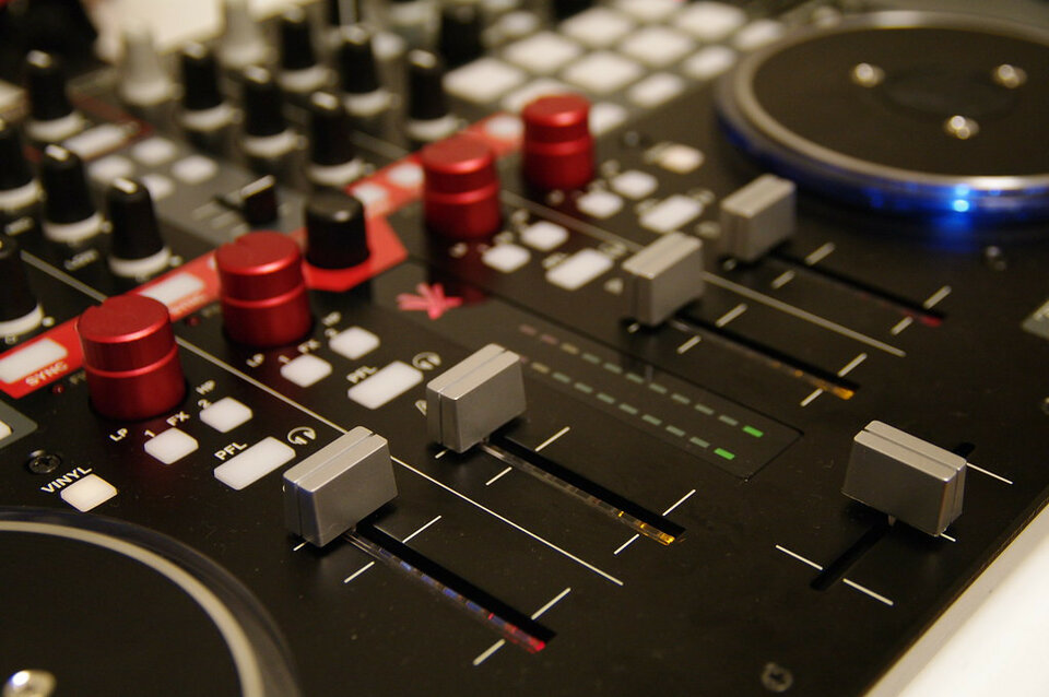 Vendo vestax vci 400 de segunda mano · Foto 2 de 2 · Madrid · 480 €