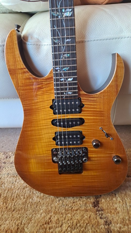 Ibanez J Custom RG8570Z BBE con mod. puente fijo