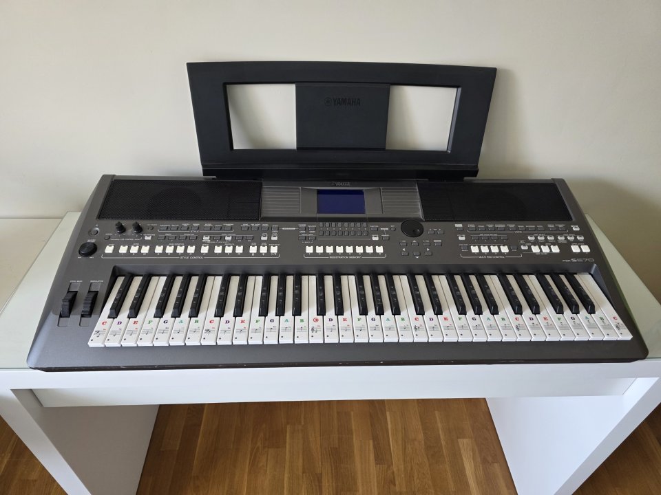Yamaha PSR S670 de segunda mano · Foto 8 de 8 · La Rioja · 320 €