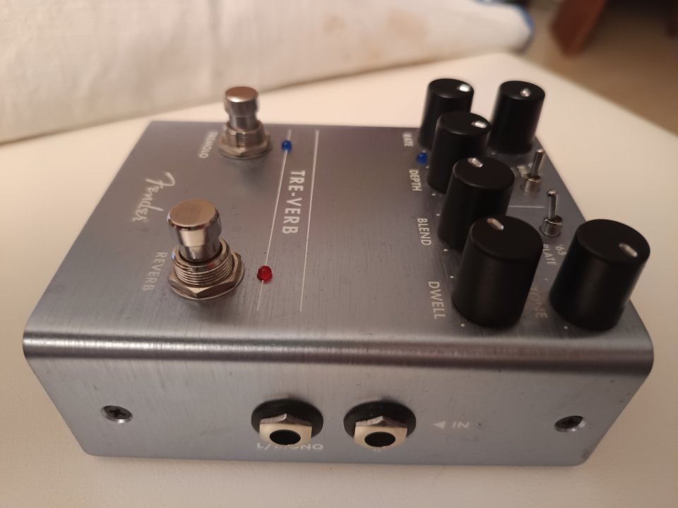 Pedal de reverb + tremolo FENDER TRE-VERB de segunda mano · Foto 5 de 10 · Madrid · 180 €