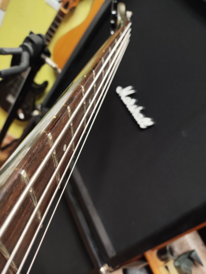 Bajo Ibanez Ergodyne EDC 700