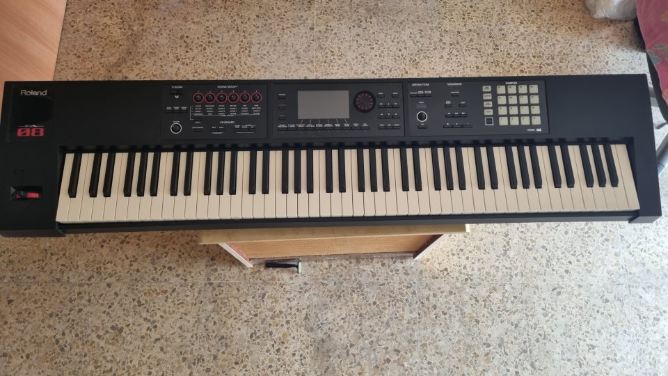 Roland FA 08 de segunda mano · Foto 2 de 5 · Valencia · 1100 €